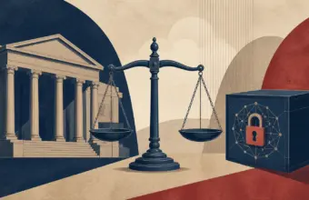 Balanza judicial entre un edificio militar y un sistema de inteligencia artificial